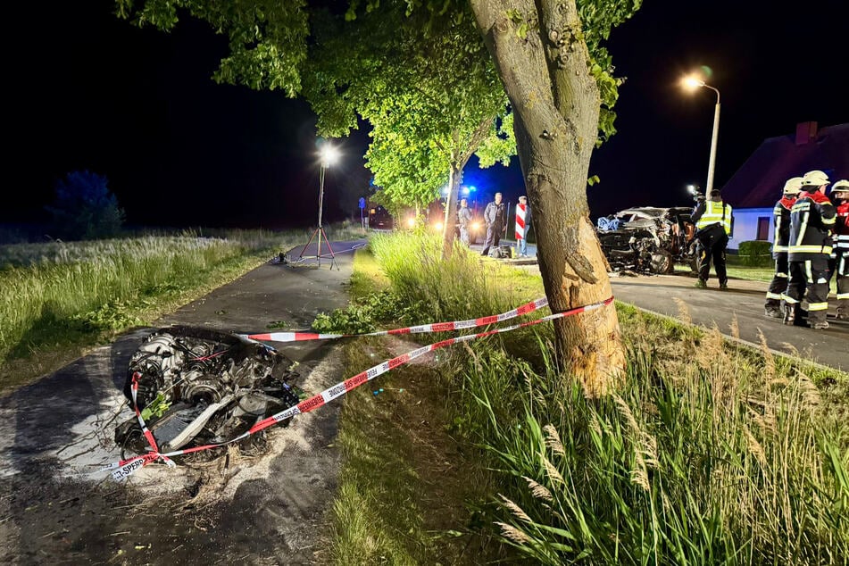 Der Motorblock wurde auf den Radweg geschleudert.