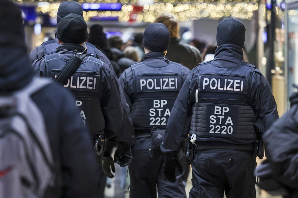 Köln: Polizeikontrolle eskaliert: Mann spuckt Beamtem in den Mund