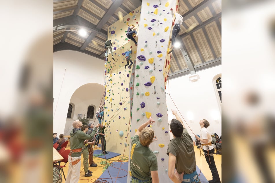 Kletterturm statt Kirchenbänke: Ende August wurde die Kletterkirche feierlich eingeweiht. Kommenden Sonntag können Neugierige sie besichtigen.