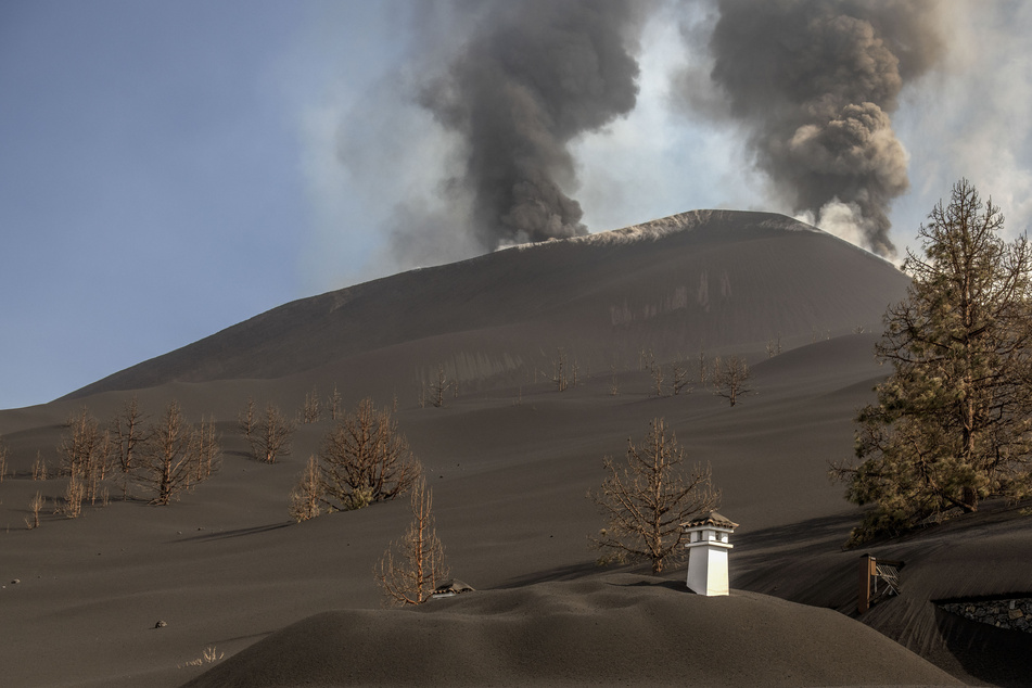 Fläche von 980 Fußballfeldern zerstört: Lava ergießt sich auf La Palma wie ein "Tsunami"!
