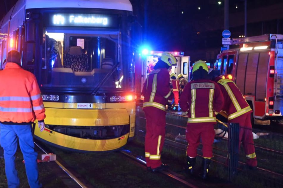 Berlin: Berlin-Mitte: Frau bei Unfall mit Tram gestorben