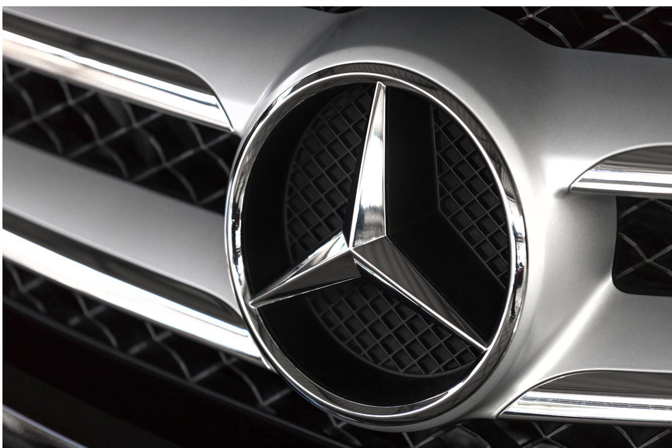 Unfall-Drama in Köln: Mann (57) von Mercedes angefahren und schwer verletzt!