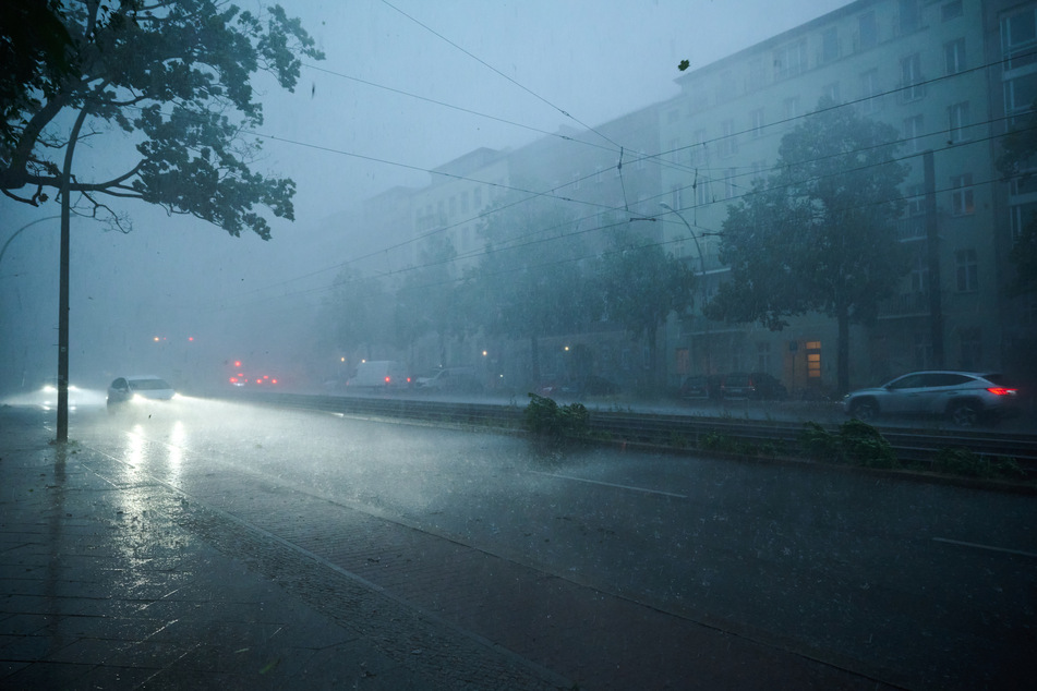 Nebel, Regen und Wind haben Berlin und Brandenburg fest im Griff.