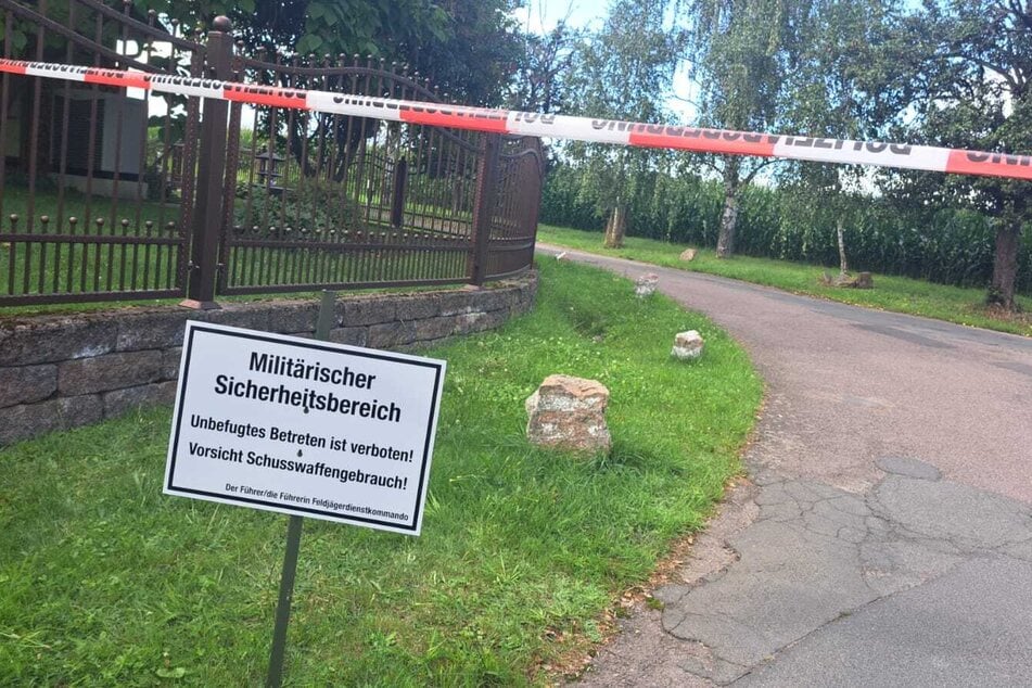 Um die Absturzstelle wurde ein Sicherheitsbereich eingerichtet.