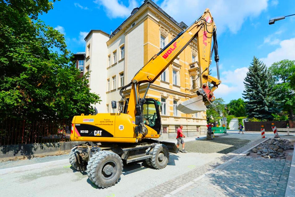 Wenn Du technisches Verständnis mitbringst und den Führerschein Klasse B hast, bist Du als Baggerfahrer (m//w/x) willkommen.