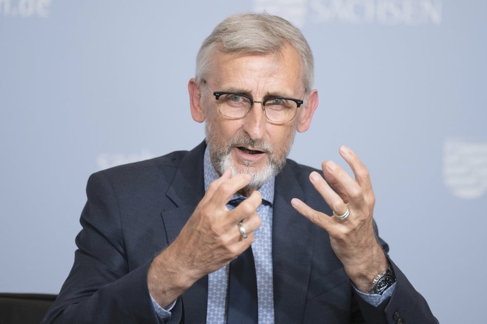 Sachsens Innenminister Armin Schuster (63, CDU) zog Bilanz.
