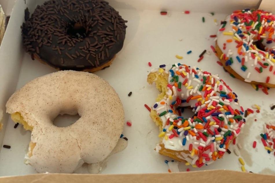 Becca Barnoski fiel über die Donuts geradezu her.