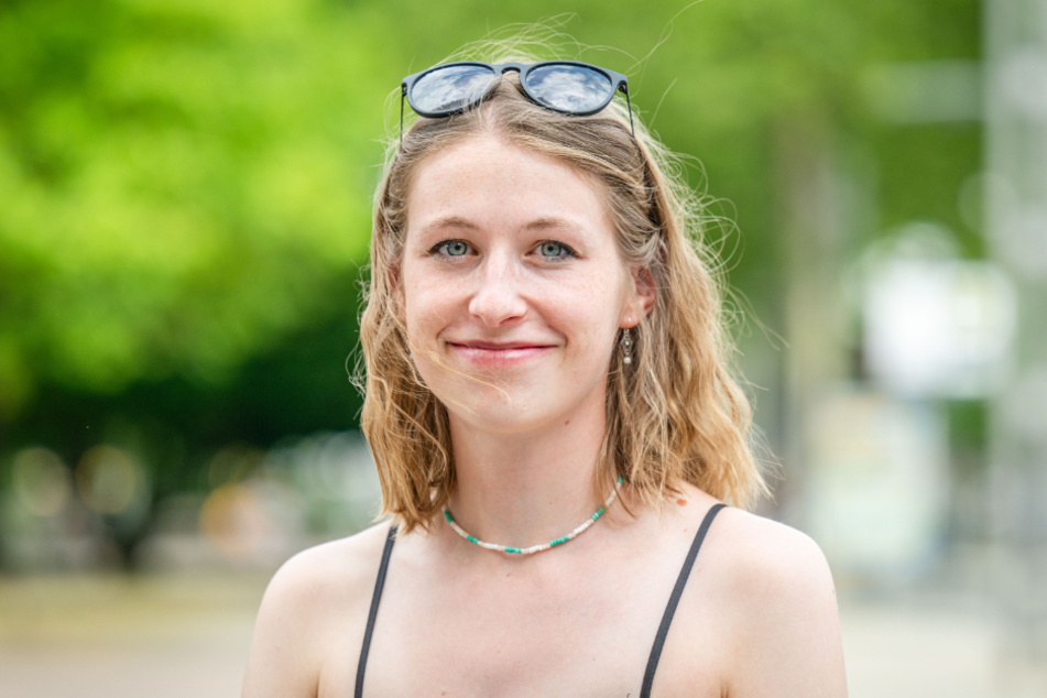 Klara Schneider (22), Studentin: "Normalerweise spiele ich zwar lieber selbst, aber die WM-Spiele schaue ich mir auf jeden Fall an. Ich hoffe, dass der Frauenfußball durch die WM mehr in den Fokus rückt."