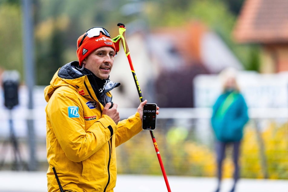 Bundestrainer Eric Frenzel (37) sieht für seine Sportart schwarz.
