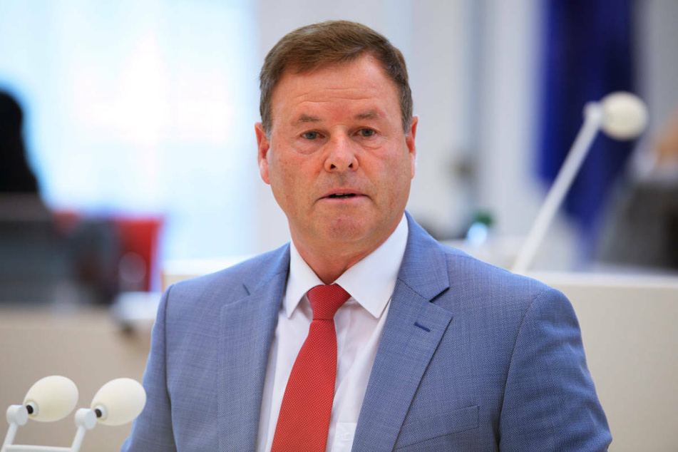 Christian Görke (59, Die Linke) ist am Samstag von seiner Partei als Brandenburger Spitzenkandidat für die Bundestagswahl nominiert worden.