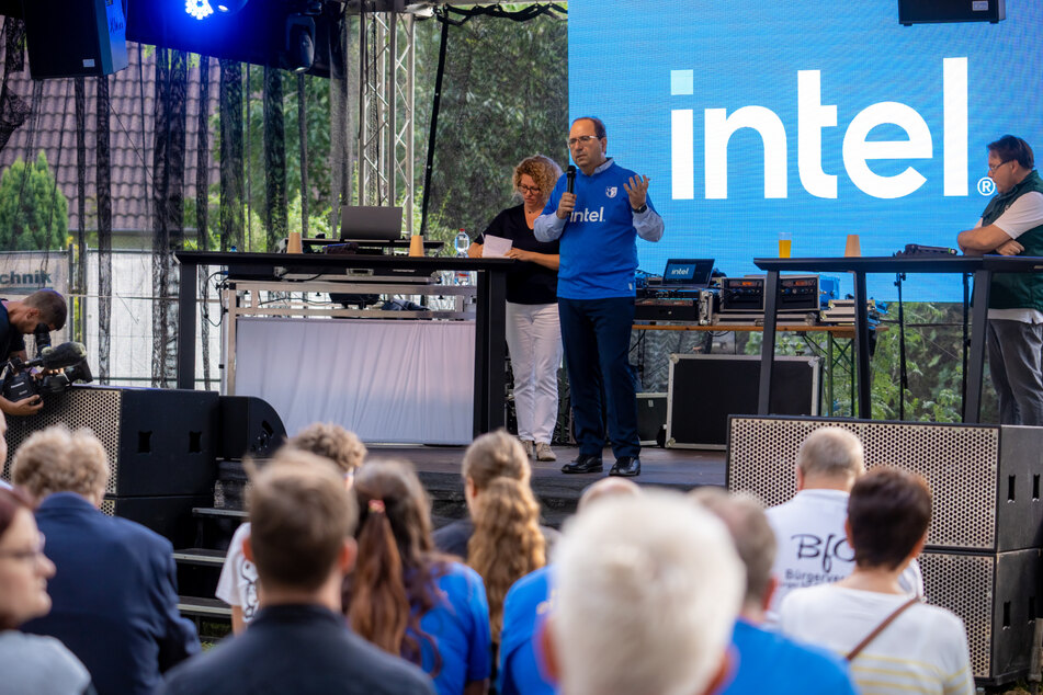 Intel engagierte sich bei Freiwilligentätigkeiten und beim Heimatfest in Ottersleben.