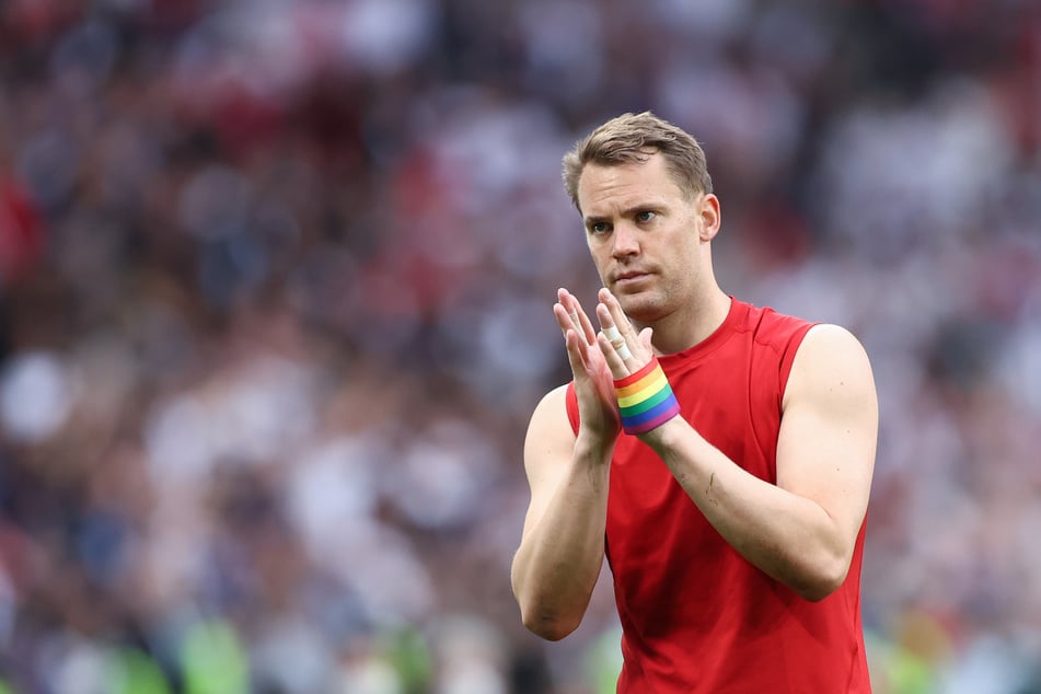 Man sah ihm die Enttäuschung an: Torwart Manuel Neuer (35) applaudierte nach der Partie am Dienstag schweren Herzens der gegnerischen Mannschaft.