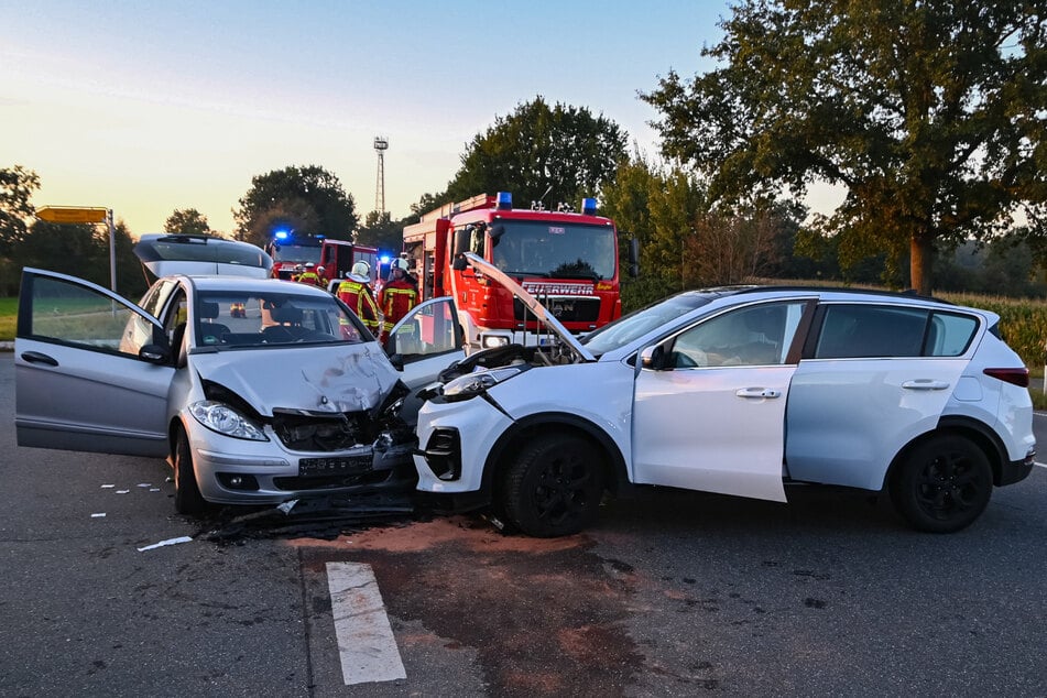 Auf der L309 bei Pönitz sind am heutigen Sonntag zwei Autos zusammengestoßen. Drei Personen sollen dabei teils schwer verletzt worden sein.