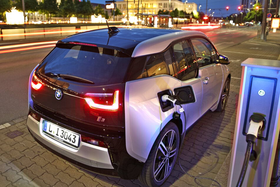Neue Prämie soll 2026 kommen: Lohnt sich jetzt ein Elektroauto?