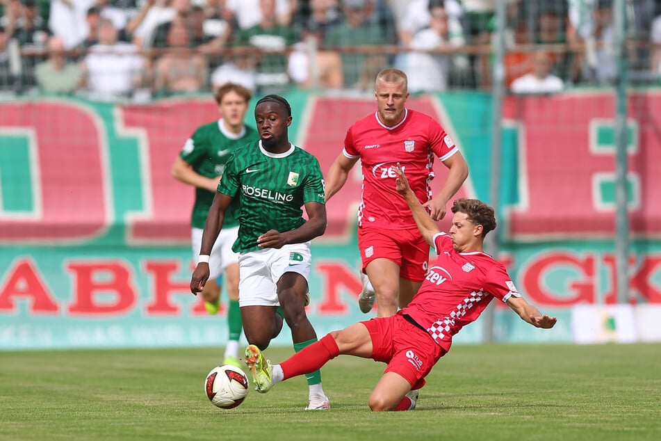 Gegen den Ball läuft's beim FSV nicht so. Elf Gegentore sind zu viel.