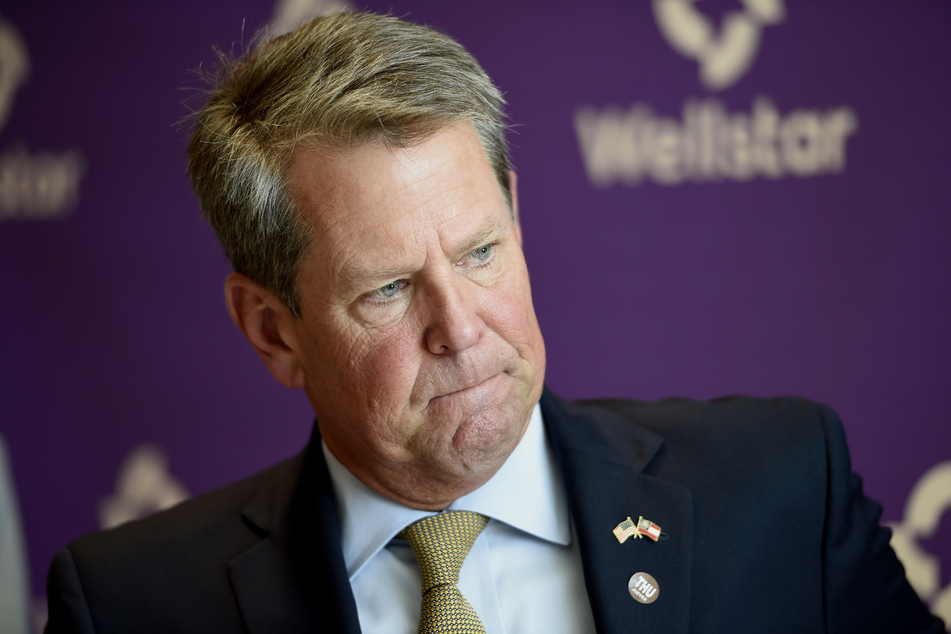 Brian Kemp (57), Gouverneur des US-Bundesstaates Georgia,hat gegen eine von der Großstadt Atlanta verordnete Maskenpflicht geklagt.