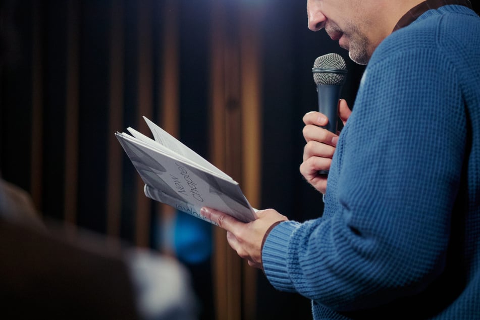 Bei "Magdeburg lacht!" stehen vier Comedians auf der Bühne. (Symbolfoto)