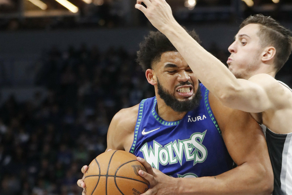 NBA: T’Wolves withstand late rush by the Spurs for a huge win at home