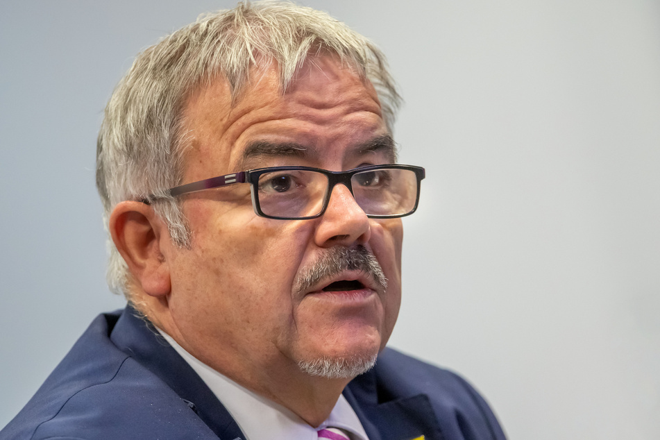 Für Landrat Frank Vogel (63, CDU) ist klar: "Wir müssen gewisse Werte jetzt aufgeben."