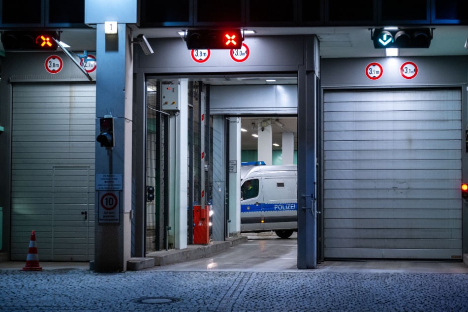 Der dringend Tatverdächtige ist nach Beschluss eines Haftrichters inzwischen in der JVA untergebracht. (Symbolfoto)