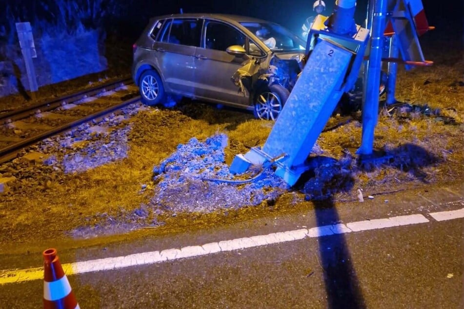 Sowohl Auto als auch die Anlage gingen bei dem Crash zu Bruch.