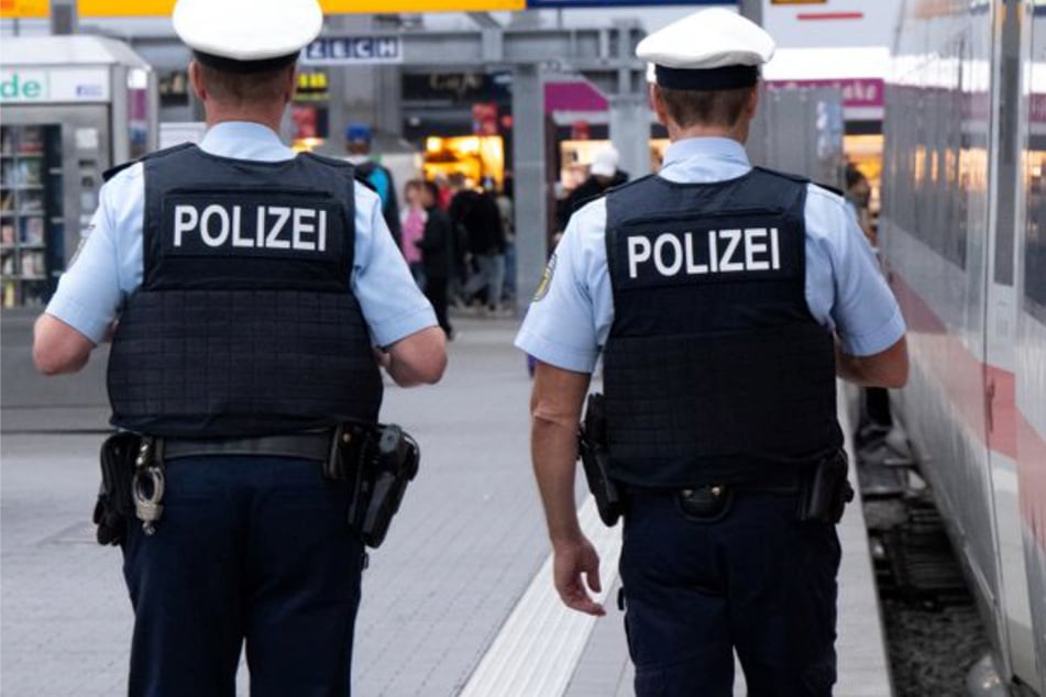 Nur kurz eine rauchen: Mutter verpasst ICE und lässt Baby und 13-Jährige im Zug zurück