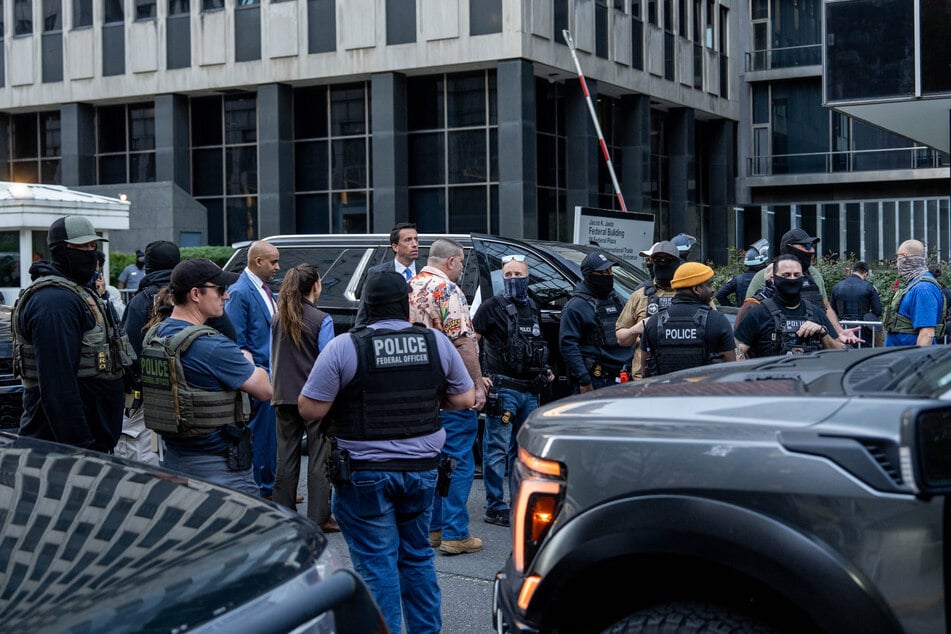 US Immigration and Customs Enforcement apparently ignored a court order and arrested a Honduran man from inside 26 Federal Plaza in New York City.