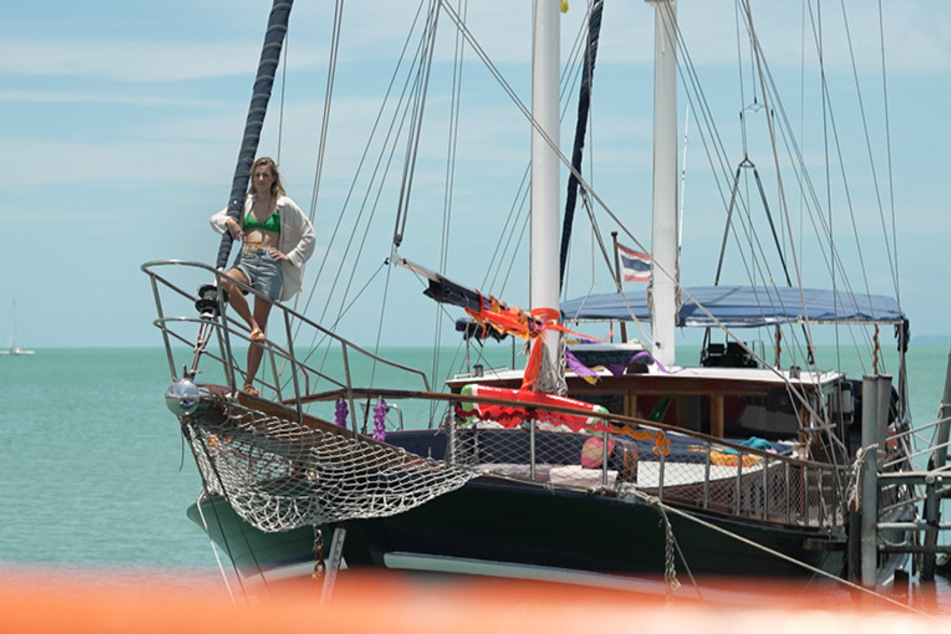 Da weiß sie noch nichts von ihrem Glück: "Princess" Lea sticht mit ihrem Party-Boot in See.