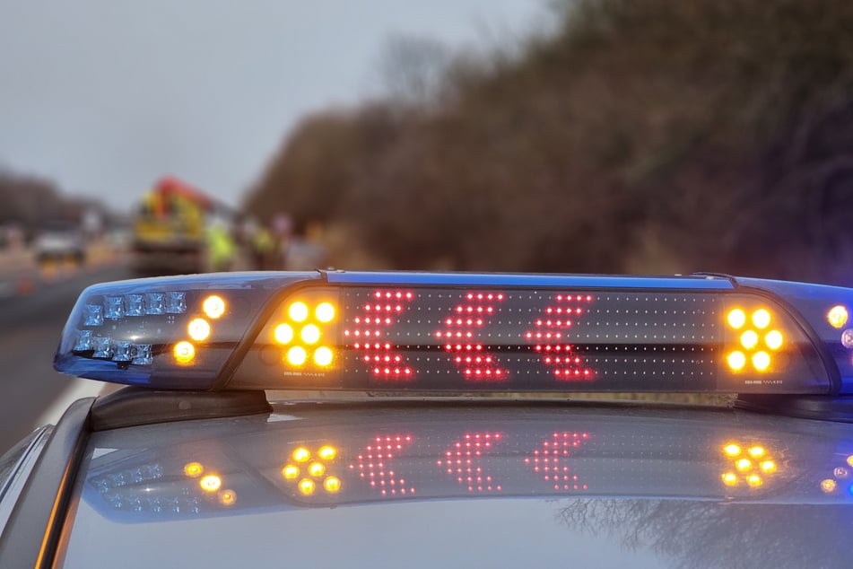 Unfall A72: Smart-Fahrer rast über Standstreifen: Polizei ermittelt wegen Straßenrennen
