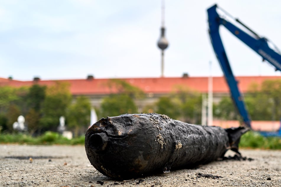 Entwarnung in Mitte: Bombe in der Spree ist harmlos