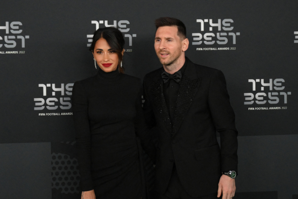Lionel Messi (35, r.) und Antonella Roccuzzo (35) bei der Weltfußballerwahl.