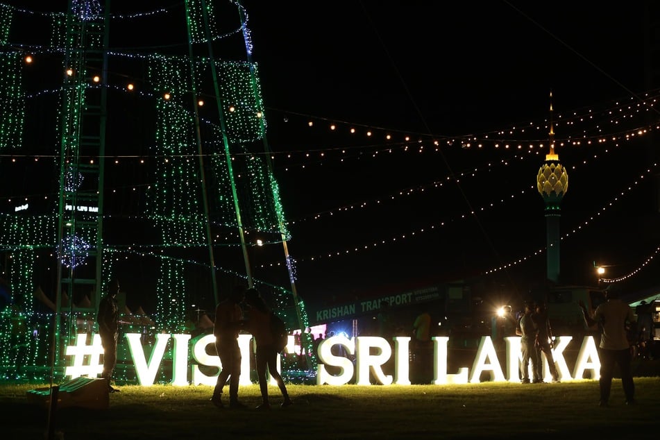 Der größte künstliche Weihnachtsbaum der Welt ist mehr als 70 Meter hoch.