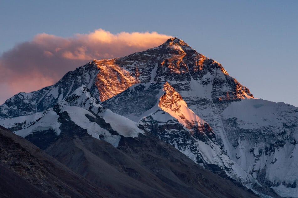 Ohne Sauerstoff! Bergsteiger stirbt kurz vor Spitze des Mount Everest