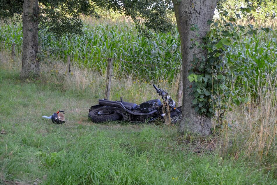 Das Motorrad musste nach dem Unfall abgeschleppt werden.