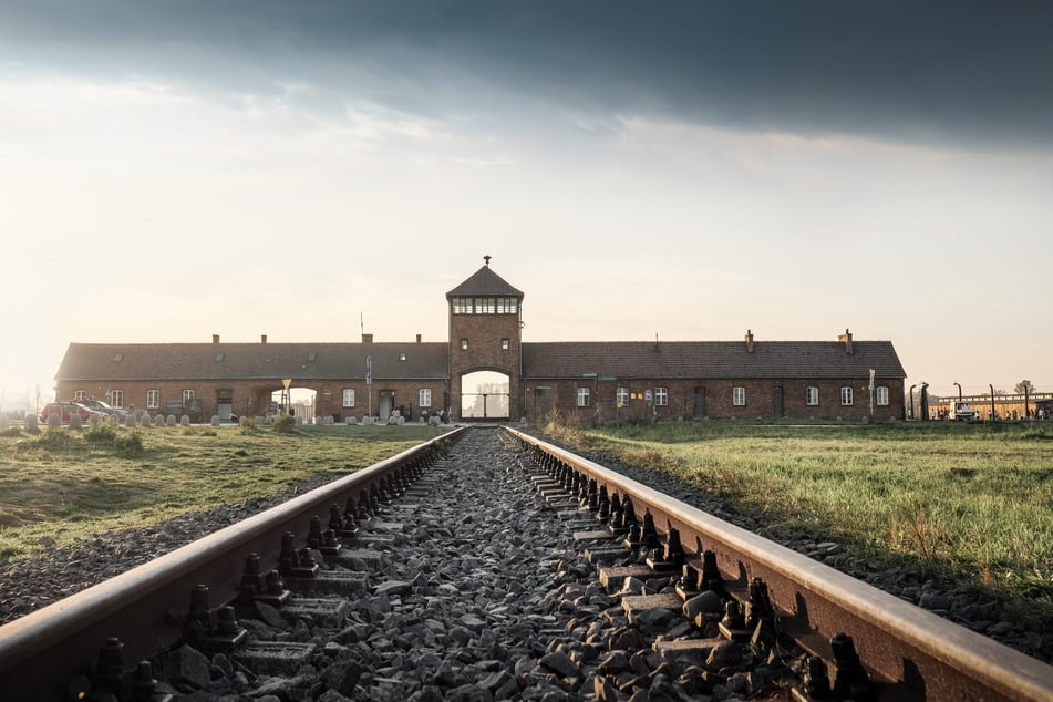 Das KZ Auschwitz: Für mehr als eine Million Opfer führten diese Schienen in den Tod.