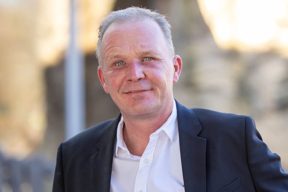 Zoo-Direktor Karl-Heinz Ukena (52) ist schon gespannt, wie die historischen Elemente des Pinguin-Cafés beim Wiederaufbau integriert werden.