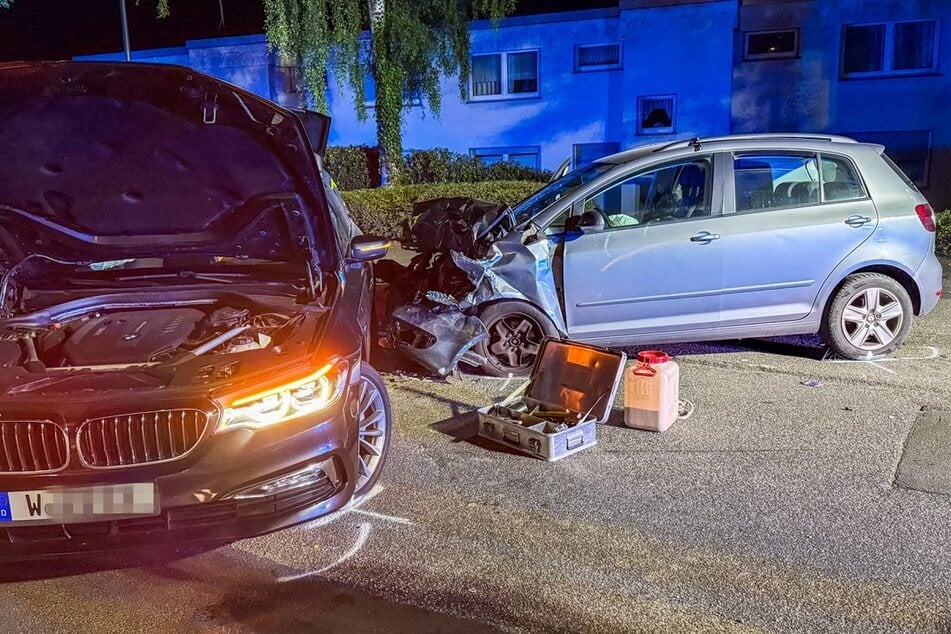 Die Wucht des Aufpralls führte dazu, dass das Heck beider Fahrzeuge komplett demoliert wurde.