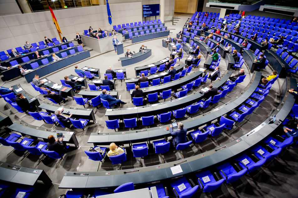Härtere Maßnahmen fordert auch Kanzlerin Angela Merkel (66, CDU). Bisher war der Ruf jedoch vielerorts ungehört verhallt - auch in CDU-geführten Bundesländern.
