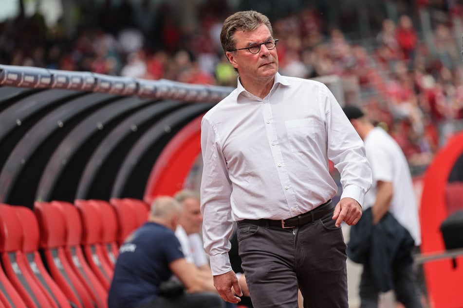 Dieter Hecking (60) heuert beim VfL Bochum an.