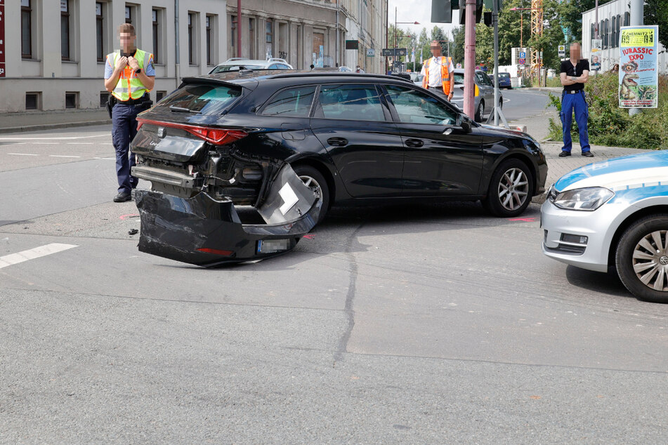 Chemnitz: Kreuzungscrash sorgt für Verkehrsbehinderungen