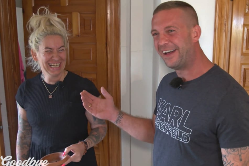 Haben am Anfang ihrer Auswanderung gut lachen: Mel (44) und Addi (35).