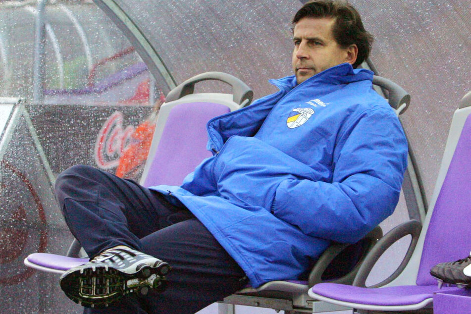 In Jena war Weber in nahezu allen Funktionen tätig, unter anderem als Aufstiegstrainer in die 2. Bundesliga.