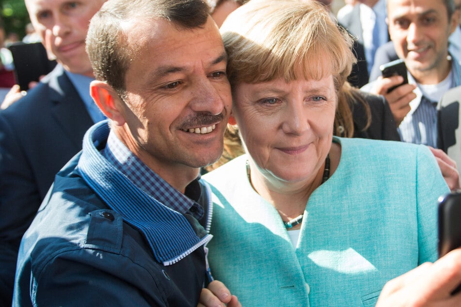 Zehn Jahre nach "Wir schaffen das": Merkel setzt sich mit Flüchtlingen im TV zusammen