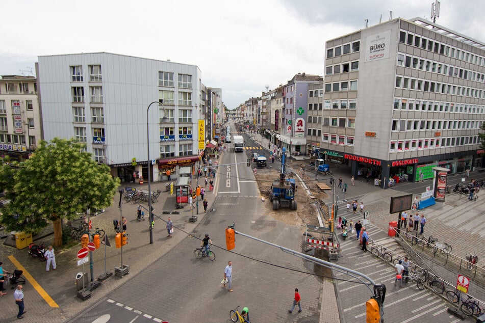 Am Wiener Platz in Köln-Mülheim kam es am Mittwoch zu einer schockierenden Tat (Symbolbild).