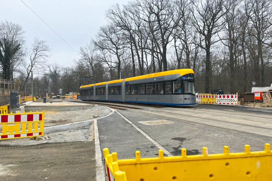 Seit Mitte Dezember kann die Straßenbahnlinie 4 über die Waldstraßenbrücke fahren. Und ab dem Wochenende nun auch wieder wie gewohnt durch die Waldstraße.