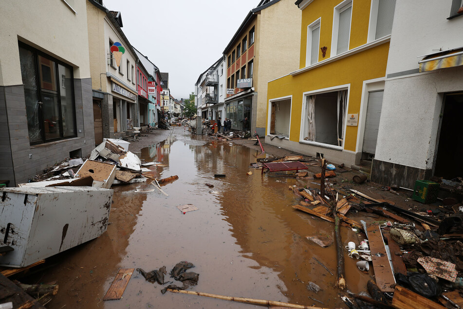 Vor allem NRW und Rheinland-Pfalz sind derzeit noch von Hochwasser getroffen.