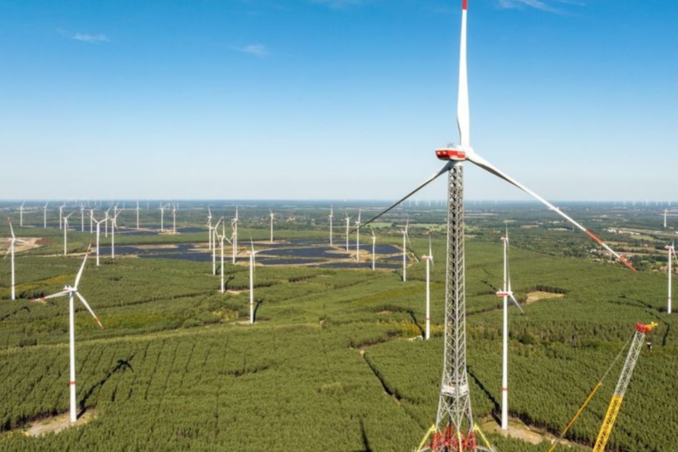 Weltrekord! Windrad in Brandenburg ist fast so hoch wie der Berliner Fernsehturm