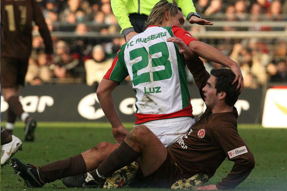 Nach seinem Wechsel zum FC Augsburg traf Luz noch einmal auf seine alten Kollegen um Thomas Meggle und verlor mit 0:2 am Millerntor.