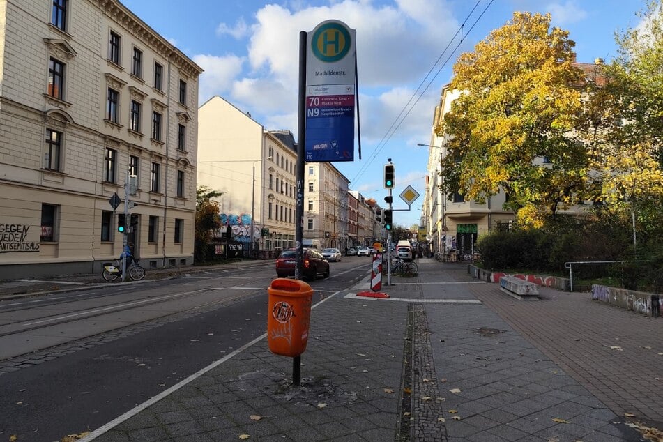 An dieser Haltestelle stieg die 42-Jährige aus und lief in Richtung Connewitzer Kreuz zum Waschsalon.