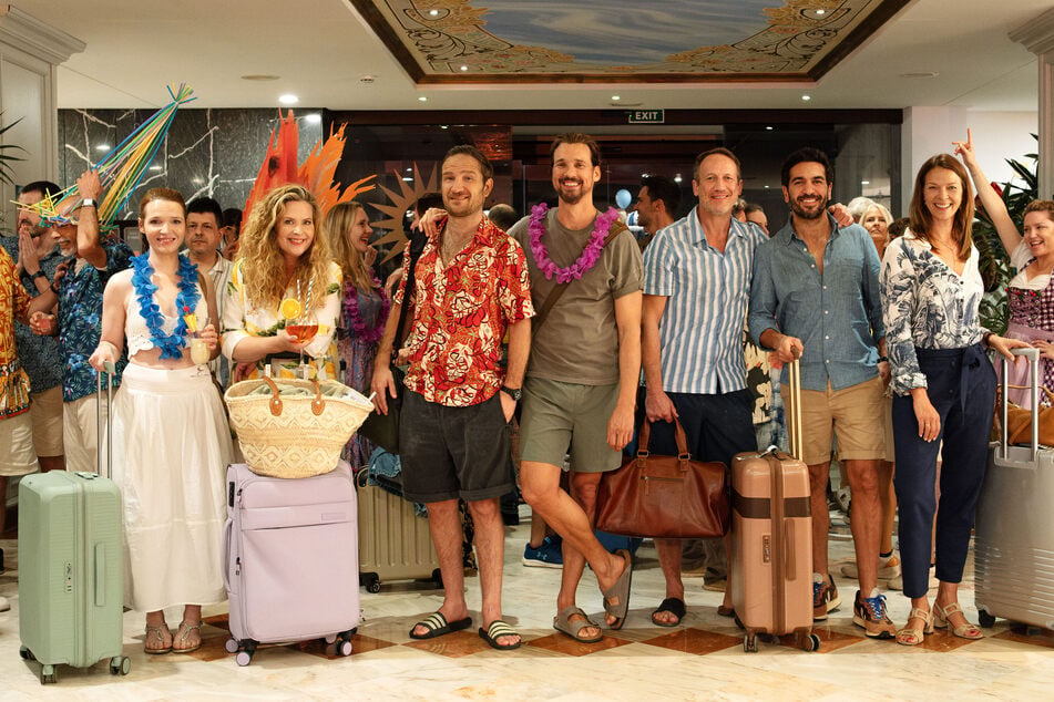 Im Film "Der perfekte Urlaub" muss die Clique in ein Drei-Muschel-Hotel umziehen. Für Frederick Lau wäre das auch im echten Leben kein Problem, solange es nicht auf Mallorca ist.